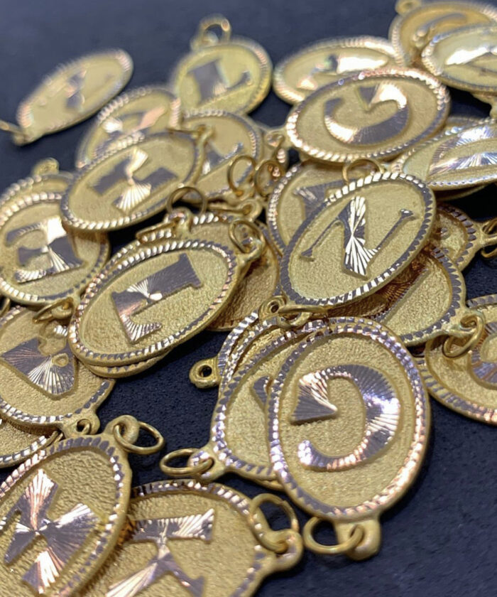 Buchstaben Anhänger